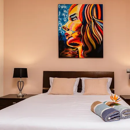 Nunes, Big House With Private Pool