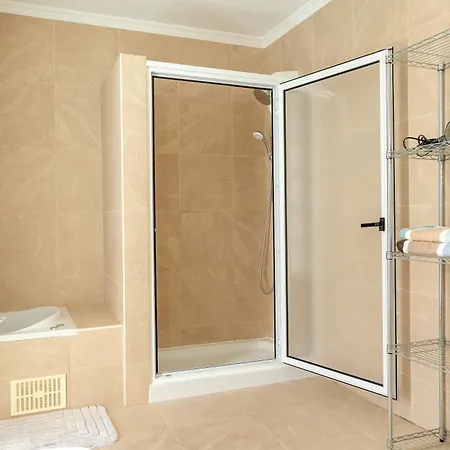 Nunes, Big House With Private Pool