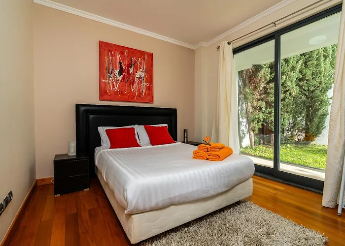 Villa Nunes, Big House With Private Pool