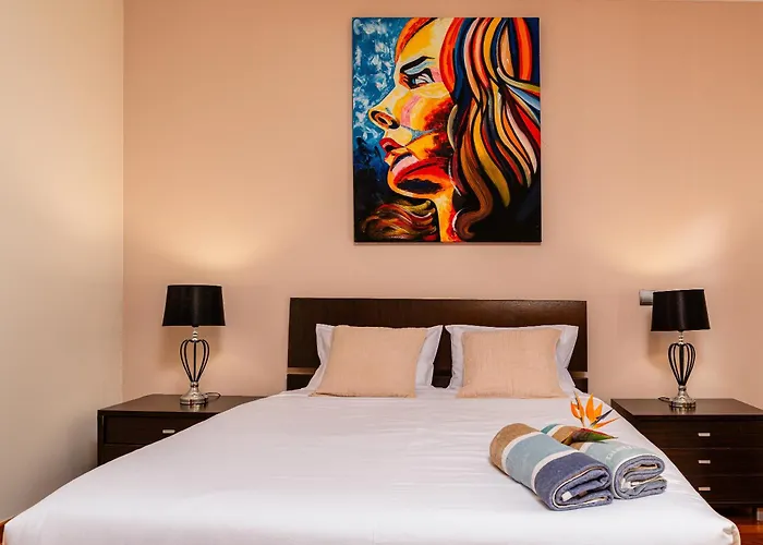 Nunes, Big House With Private Pool