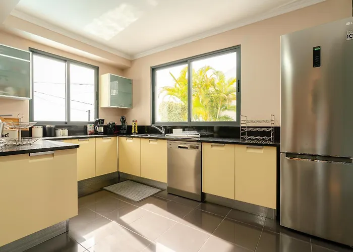 Nunes, Big House With Private Pool Villa