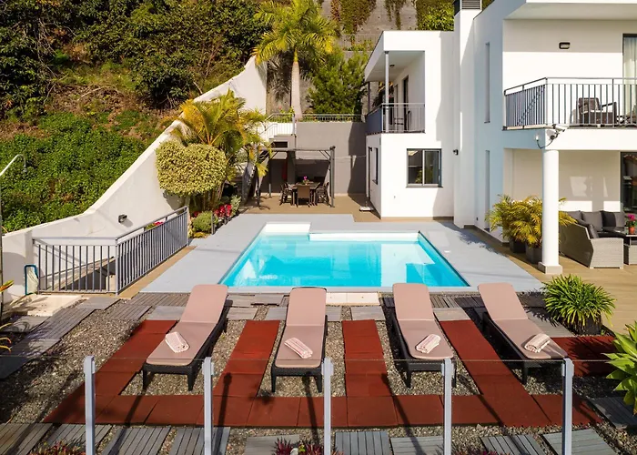 Villa Nunes, Big House With Private Pool *