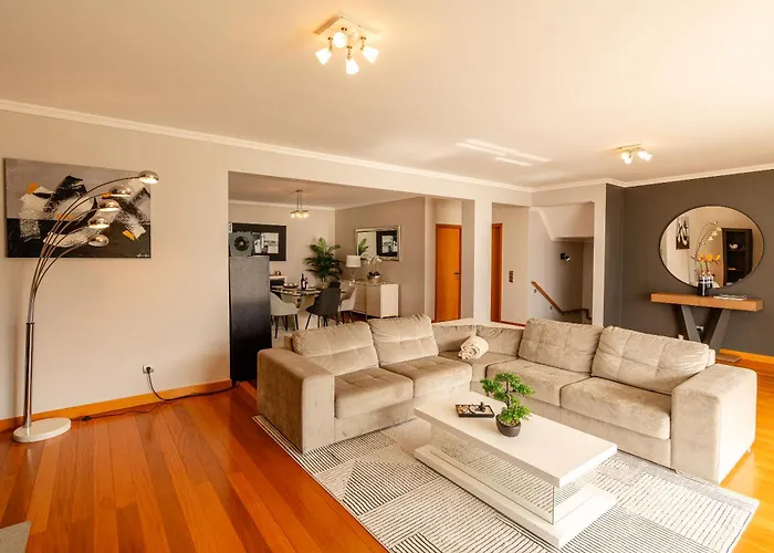 Nunes, Big House With Private Pool