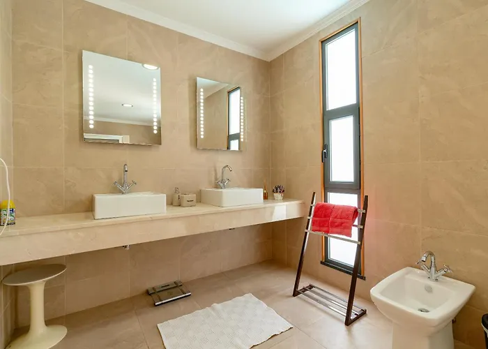 Nunes, Big House With Private Pool Villa Calheta (Madeira)