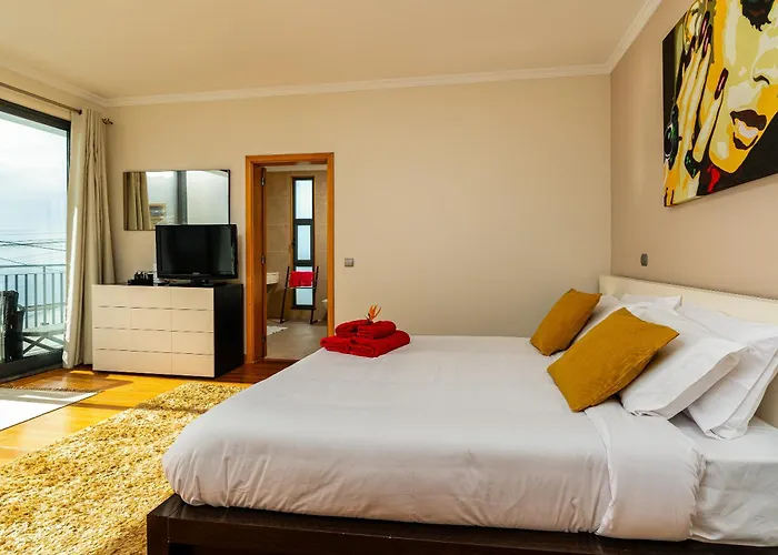 Villa Nunes, Big House With Private Pool *