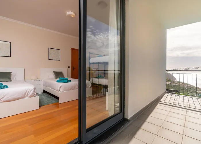 Villa Nunes, Big House With Private Pool