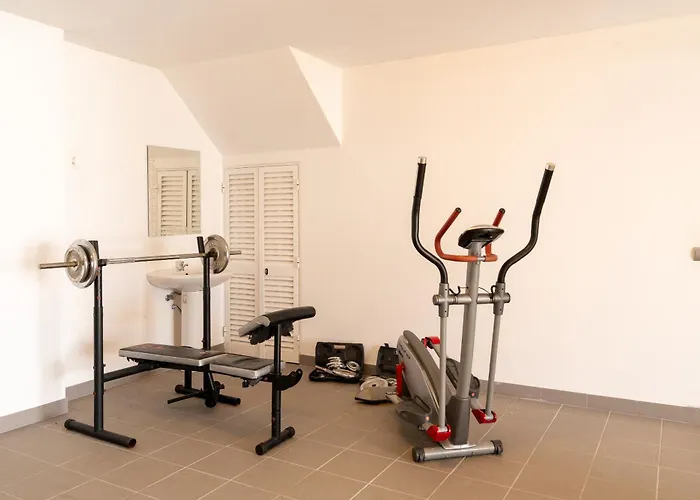 Nunes, Big House With Private Pool Villa