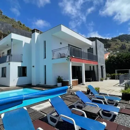 Nunes, Big House With Private Pool