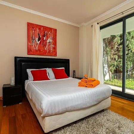 Villa Nunes, Big House With Private Pool