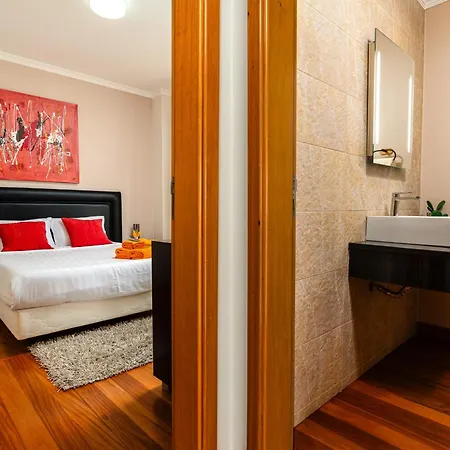 Nunes, Big House With Private Pool فيلة كالهيتا