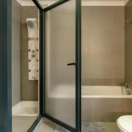 Nunes, Big House With Private Pool فيلة