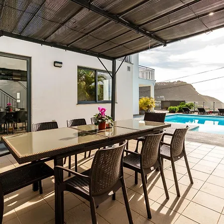 Villa Nunes, Big House With Private Pool *