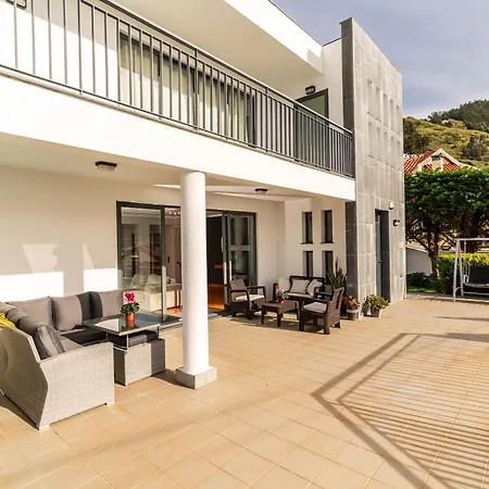 Villa Nunes, Big House With Private Pool
