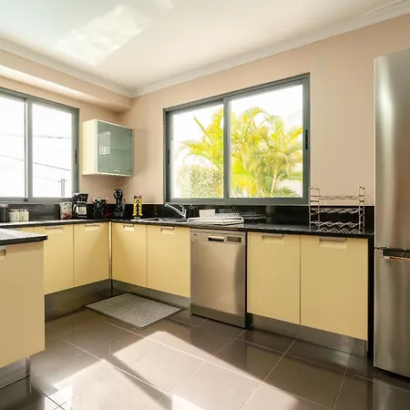 Nunes, Big House With Private Pool Villa