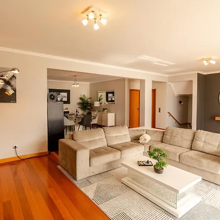 Nunes, Big House With Private Pool