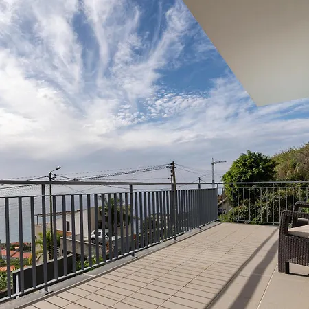 Nunes, Big House With Private Pool Villa