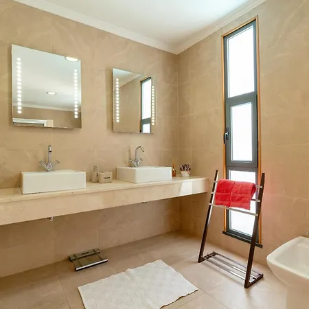 Nunes, Big House With Private Pool Villa Calheta (Madeira)