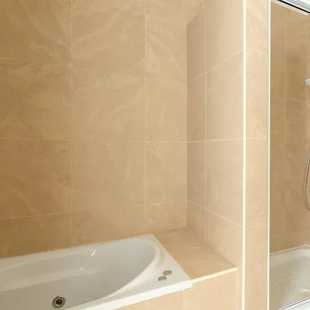 Nunes, Big House With Private Pool *