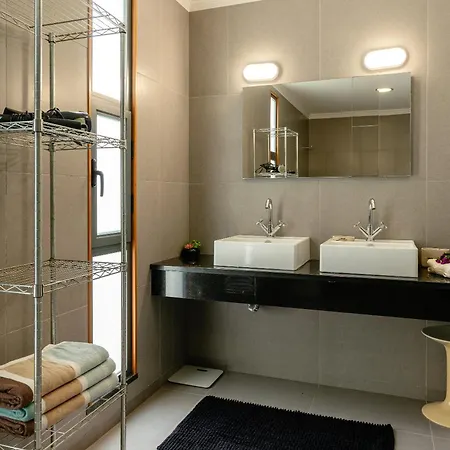 Nunes, Big House With Private Pool فيلة