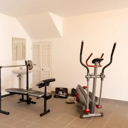 Nunes, Big House With Private Pool Villa