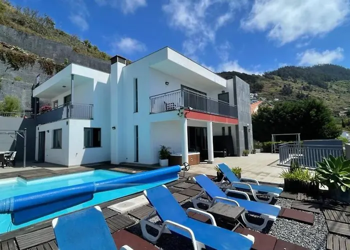 Nunes, Big House With Private Pool