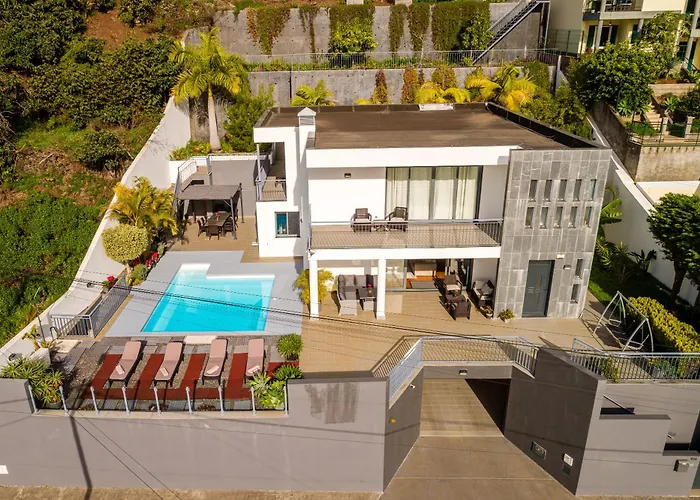 Villa Nunes, Big House With Private Pool