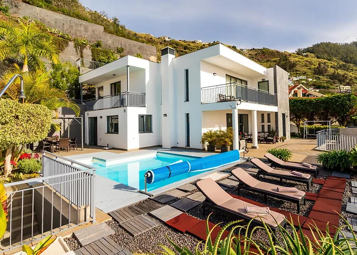 Nunes, Big House With Private Pool Calheta (Madeira)