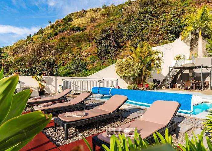 Nunes, Big House With Private Pool *