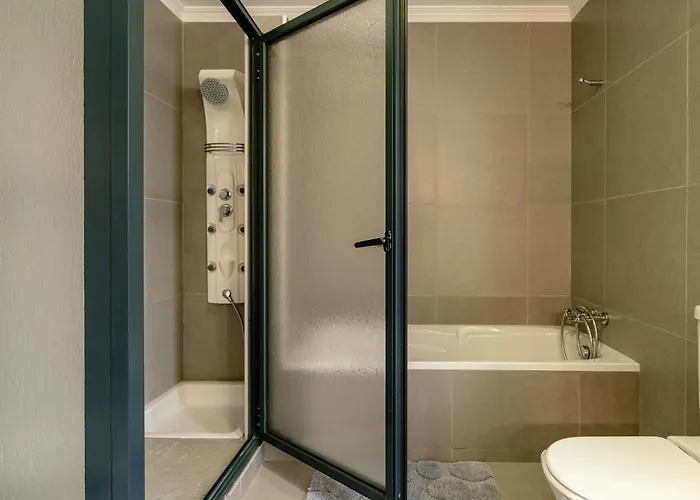 Nunes, Big House With Private Pool Villa