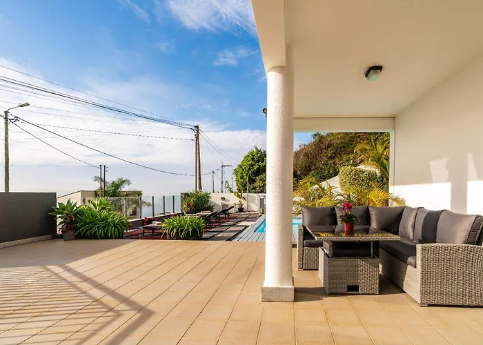 Villa Nunes, Big House With Private Pool *