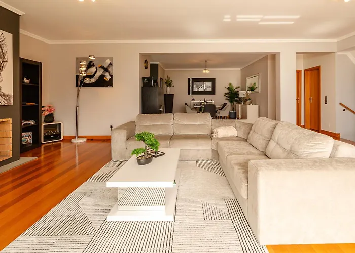 Nunes, Big House With Private Pool Vila *