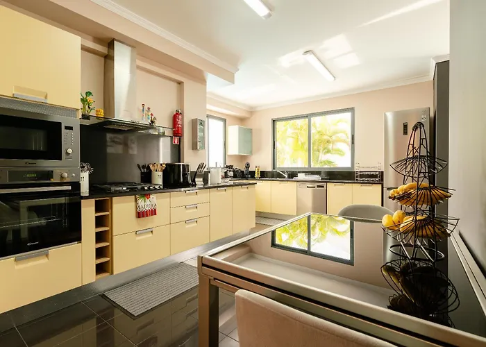 Nunes, Big House With Private Pool Vila *