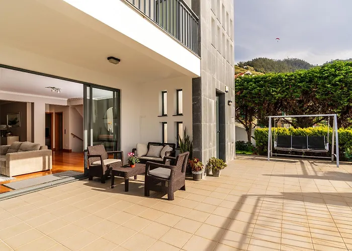 Villa Nunes, Big House With Private Pool *