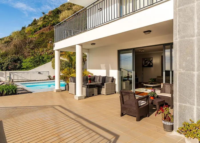 Nunes, Big House With Private Pool