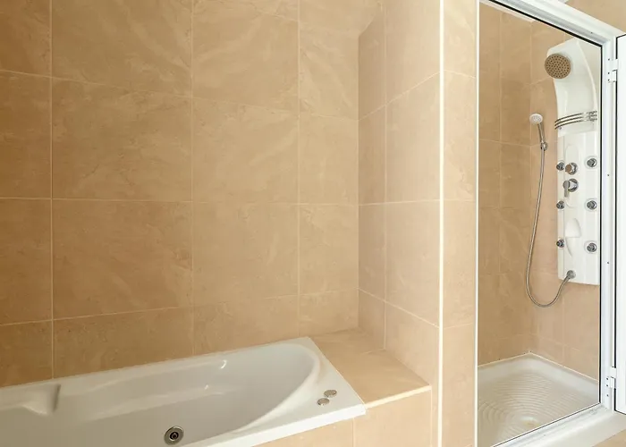 Nunes, Big House With Private Pool *